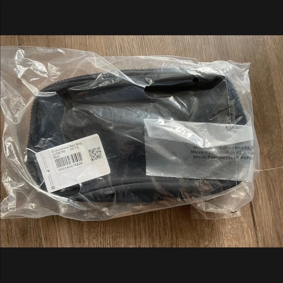 Lululemon Everywhere Belt Bag - Picture 5 of 6